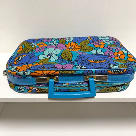 Vintage Flower Power Travel Case - Picture 2 of 11